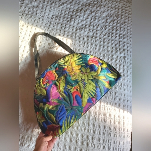 Fuji Parrots Quilted Bag - Picture 3 of 8